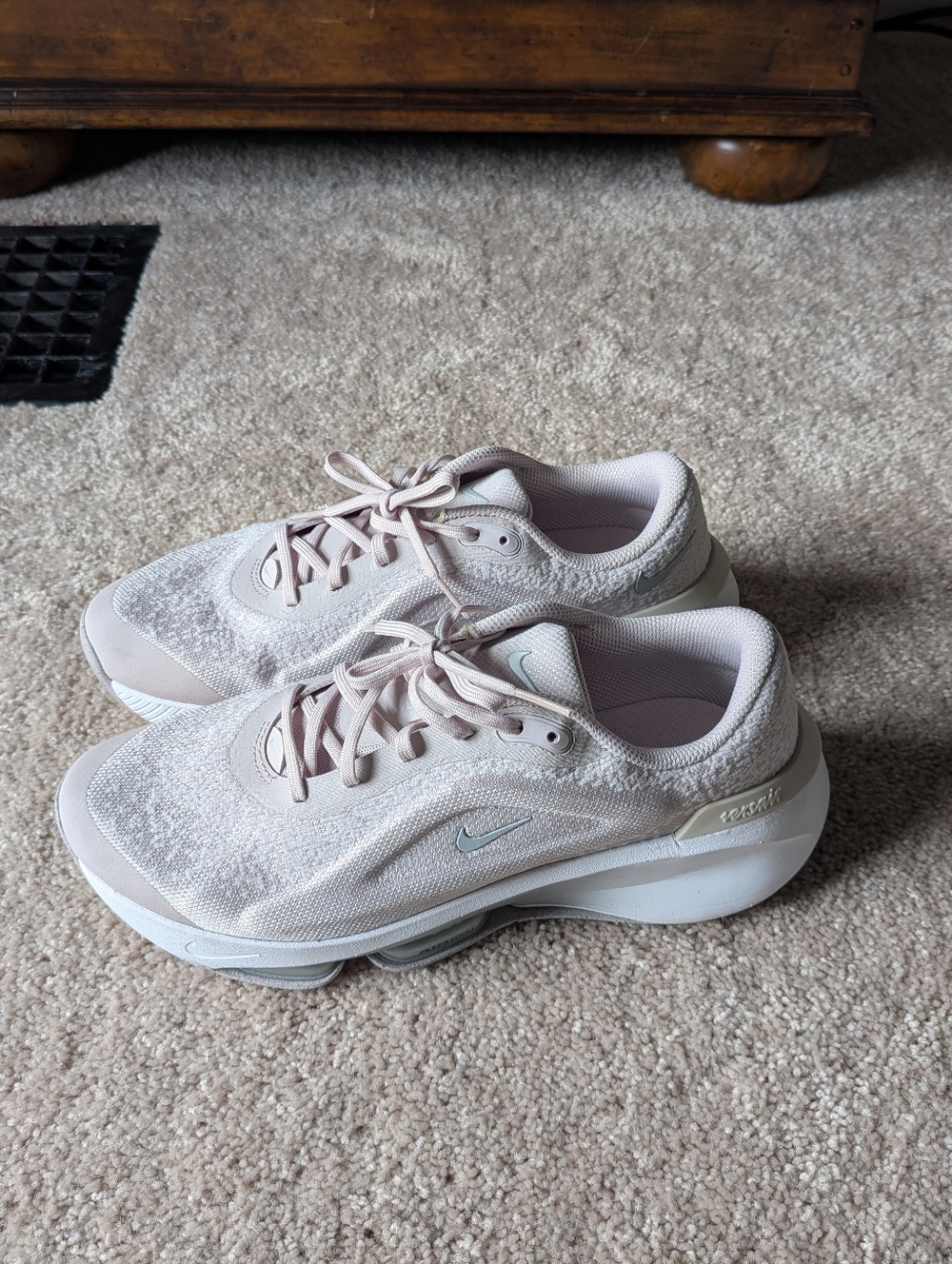 Women’s Nike Air Zoom Sneakers Size 10